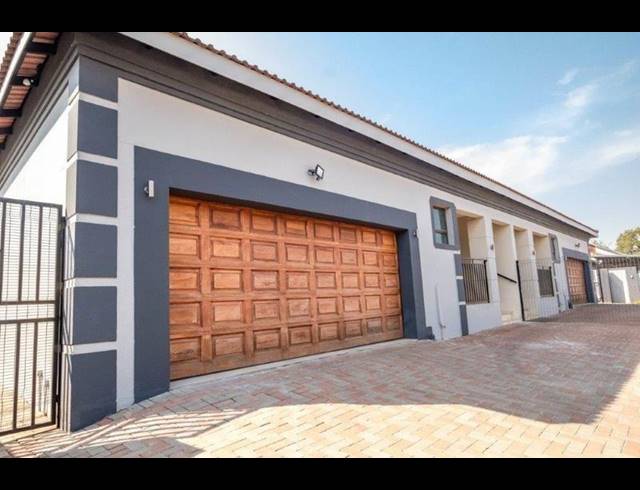 6 BEDROOM HOUSE FOR SALE IN VERWOERDPARK